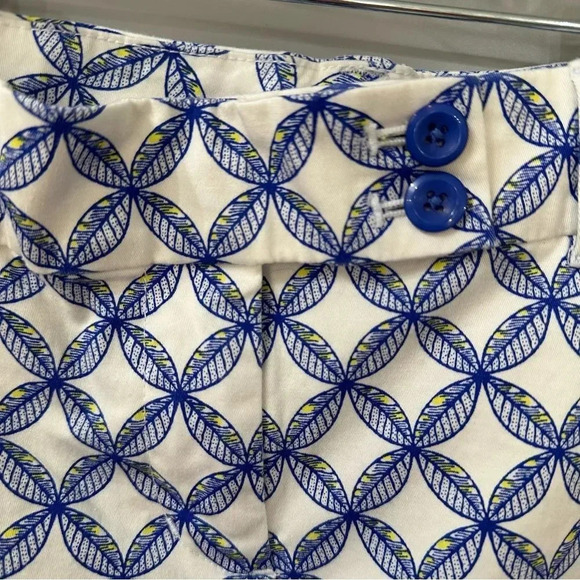 Vineyard Vines Shorts Blue & White Geometric Pattern Size 2 - Picture 2 of 6
